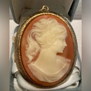 Vintage large locket Cameo pendant